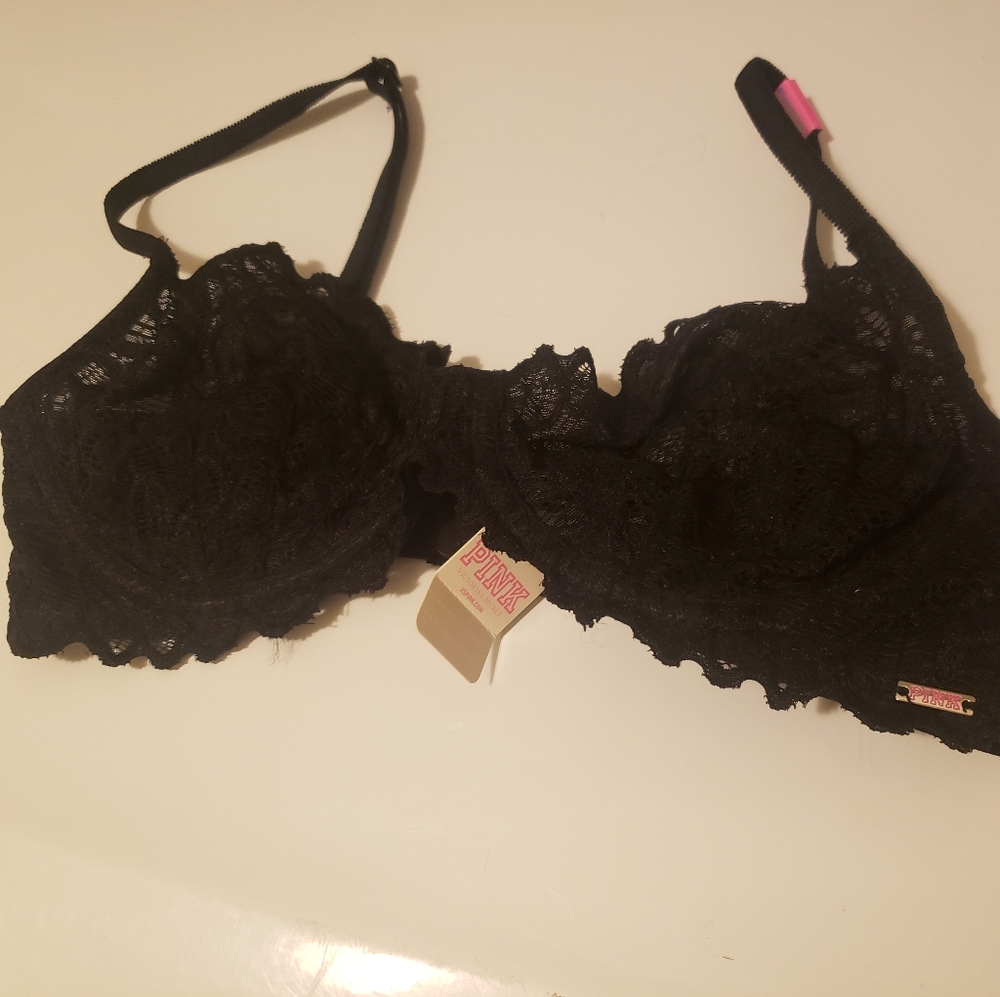 Black Lacey Victoria Secret bra - Picture 2 of 3